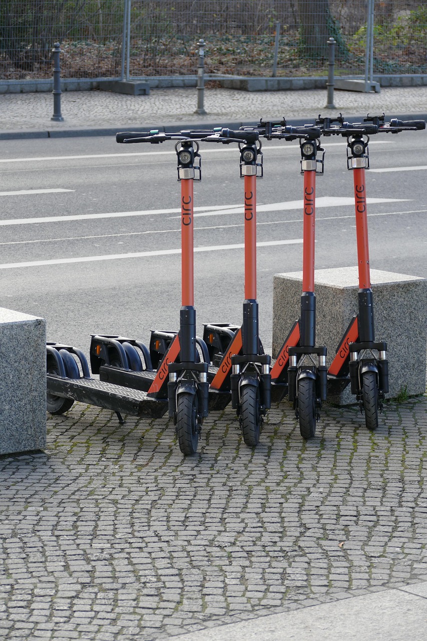 parkirani električni romobili